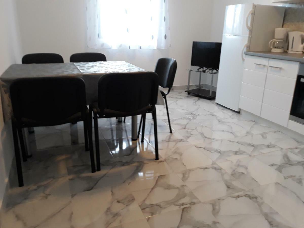 Apartments Jelicic Биоград на Мору Екстериор снимка